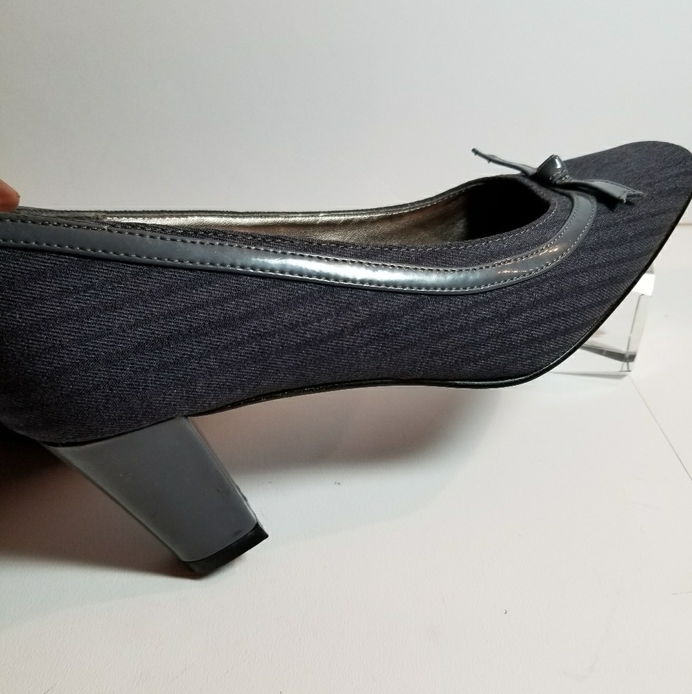 Gray Pumps - image 6